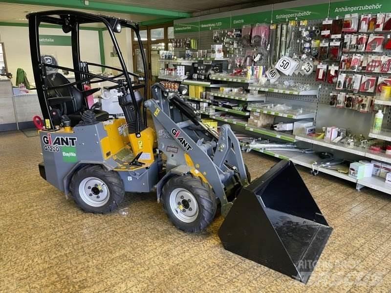 GiANT G1200 Šmykom riadené nakladače