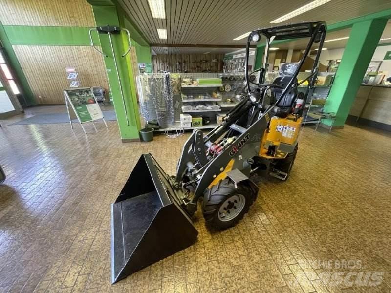 GiANT G1200 Šmykom riadené nakladače