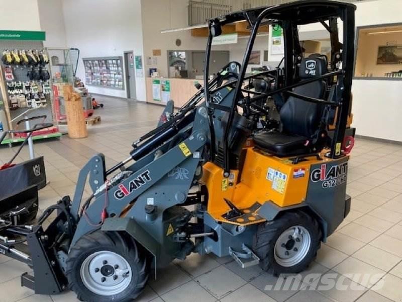 GiANT G1200 Šmykom riadené nakladače