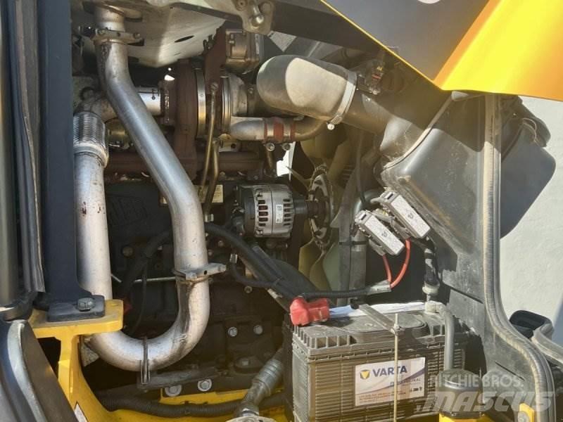 JCB TM 320 S Kolesové nakladače