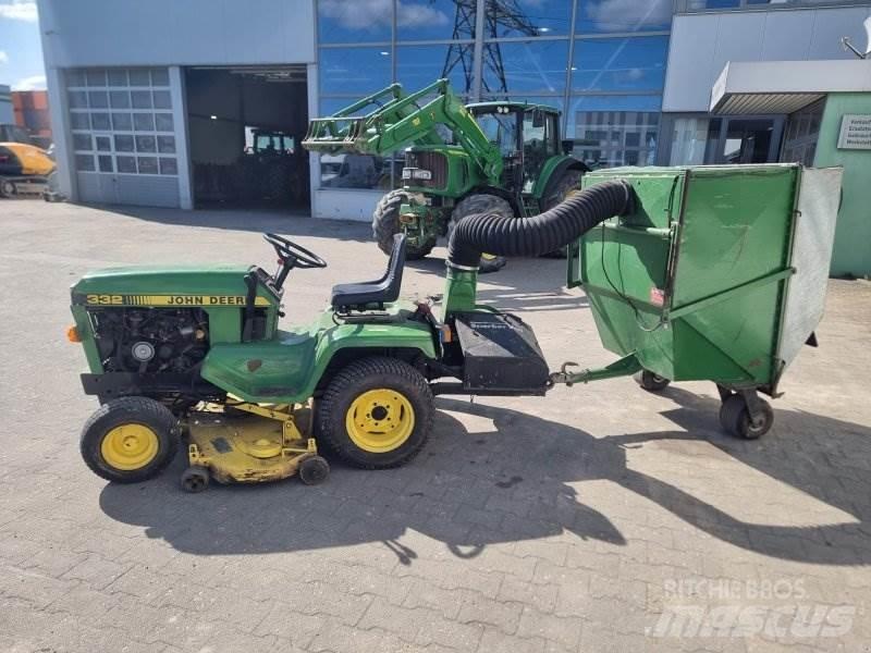 John Deere 332 Kompaktné traktory