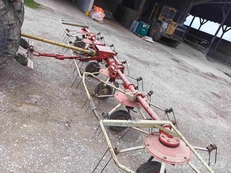 Kuhn GF 671 Obracače a zhrabovače sena