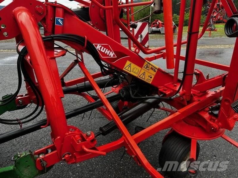 Kuhn GF 8702 Obracače a zhrabovače sena