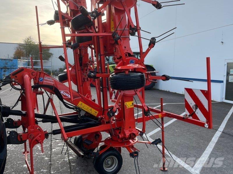 Kuhn GF 8702 Obracače a zhrabovače sena
