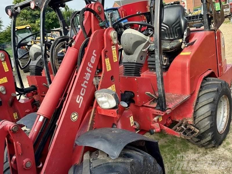 Schäffer 3550 Čelné nakladače a rýpadlá
