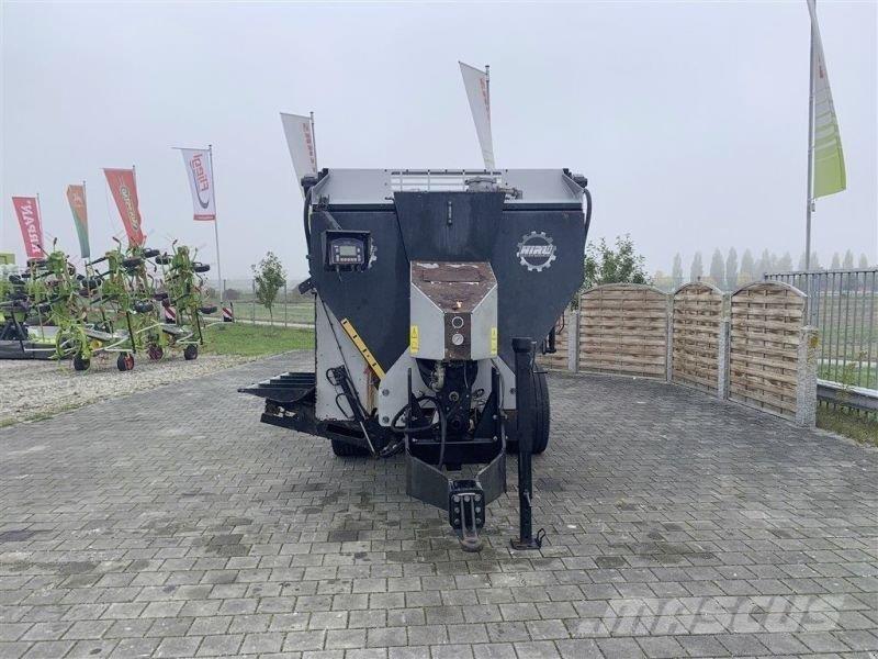 Titan 1100 Miešačky krmív