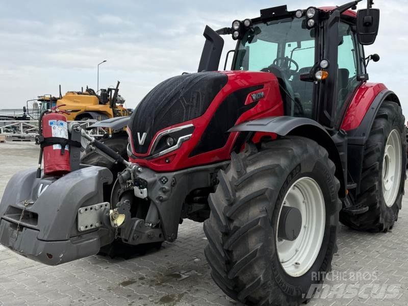 Valtra T235A Traktory