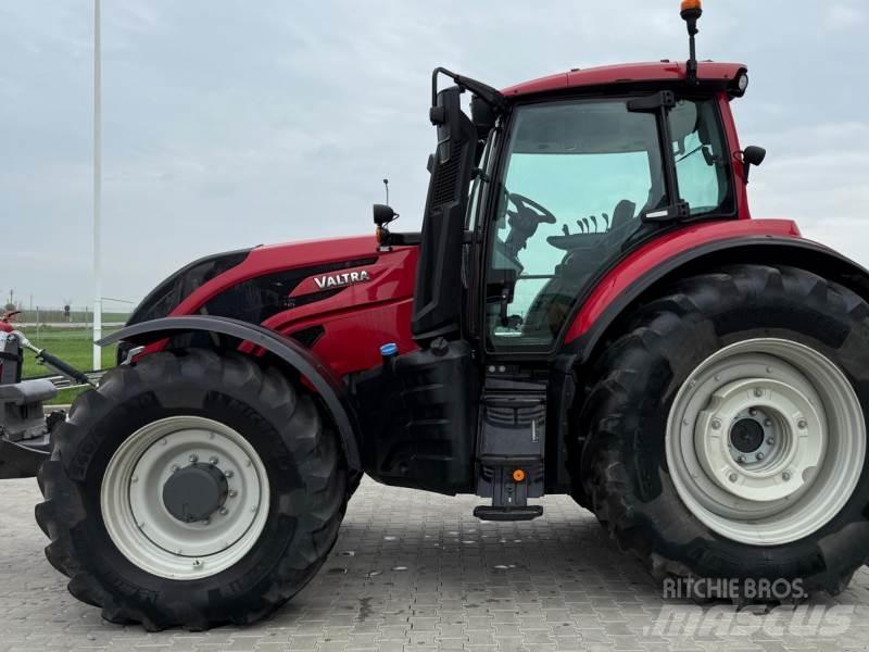 Valtra T235A Traktory