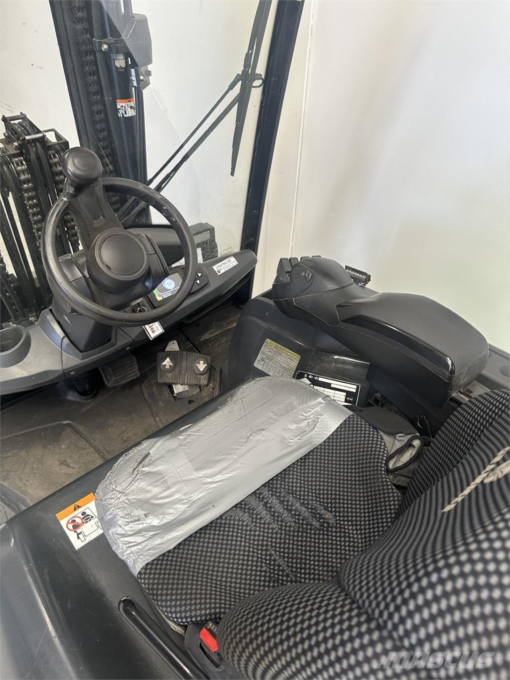 Mitsubishi FB35N Akumulátorové vozíky