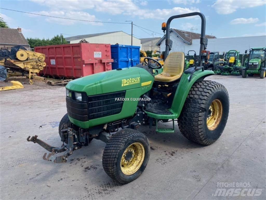 John Deere 4710 Traktory