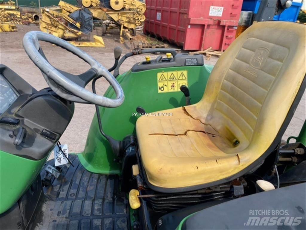 John Deere 4710 Traktory