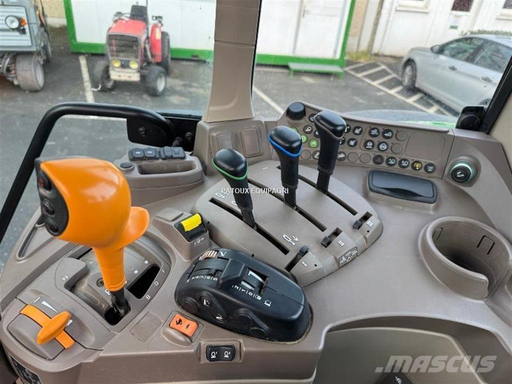 John Deere 6100M Traktory