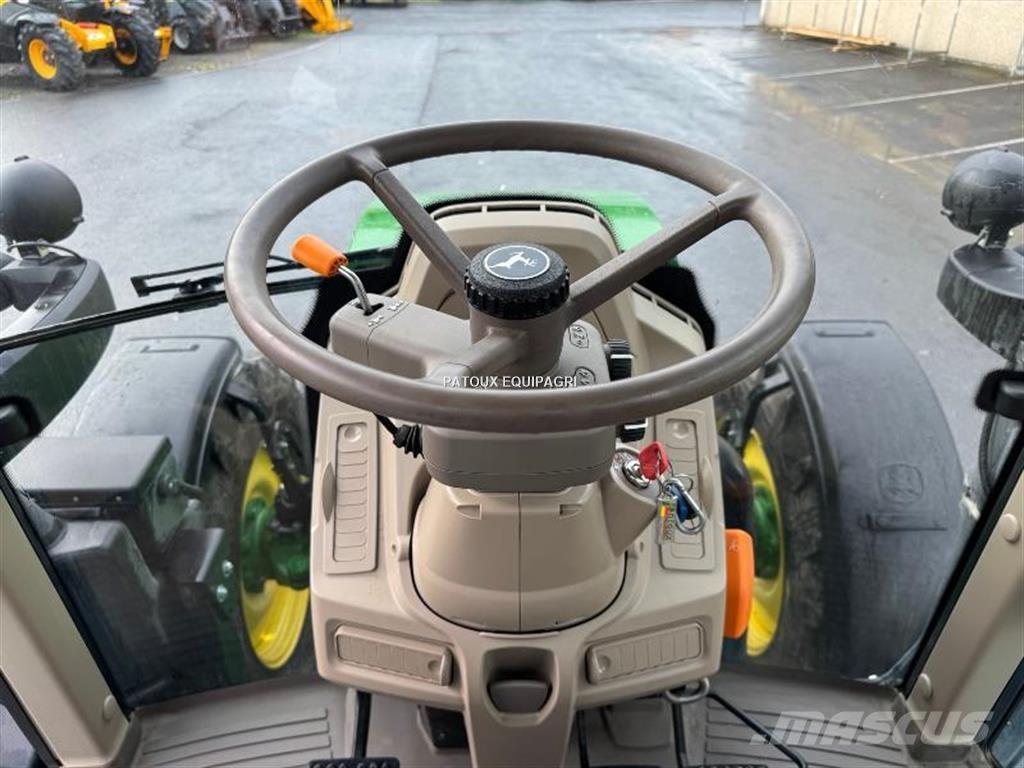 John Deere 6120M Traktory