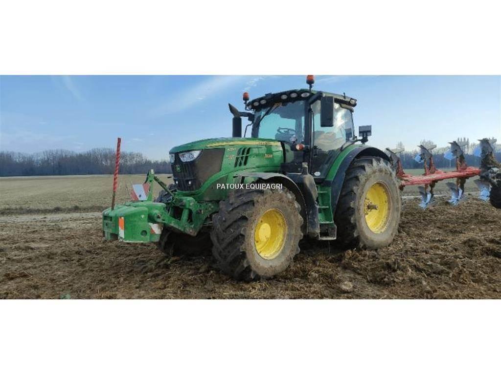 John Deere 6215R Traktory