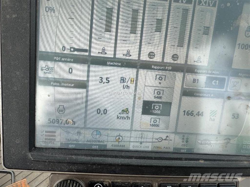 John Deere 6215R Traktory
