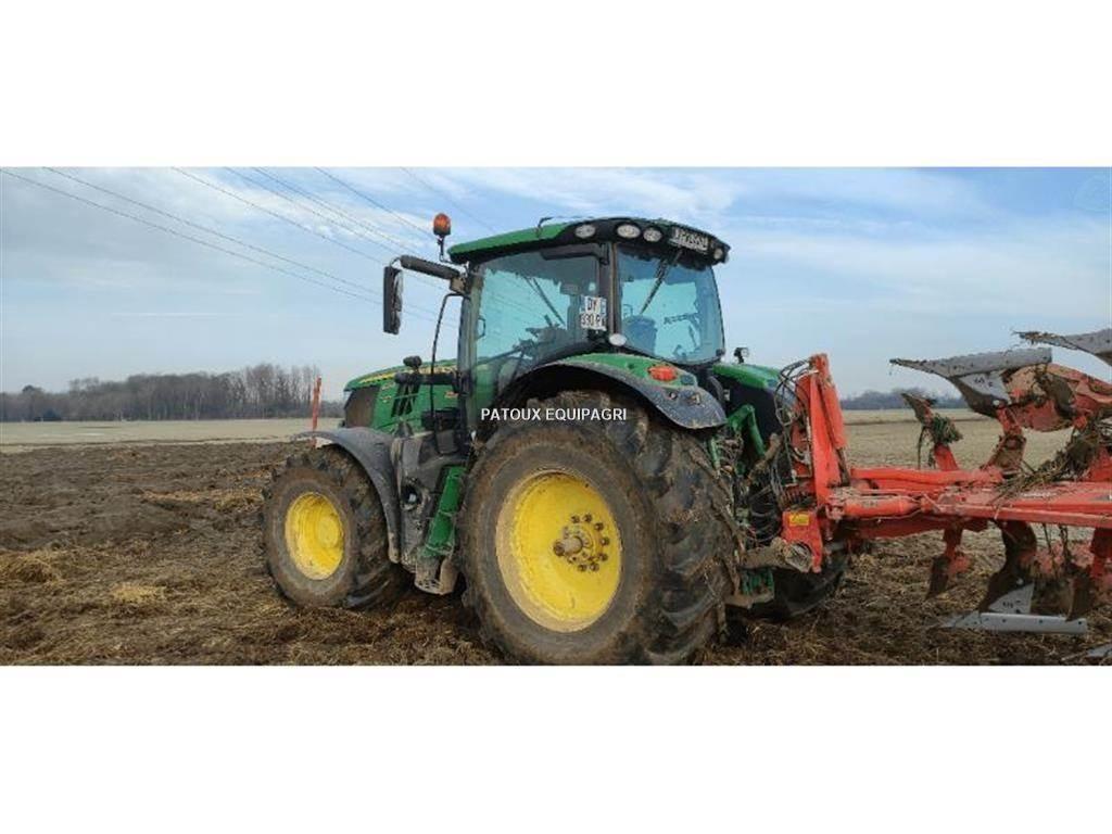 John Deere 6215R Traktory