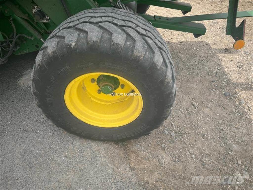 John Deere 864 Lisy na okrúhle balíky