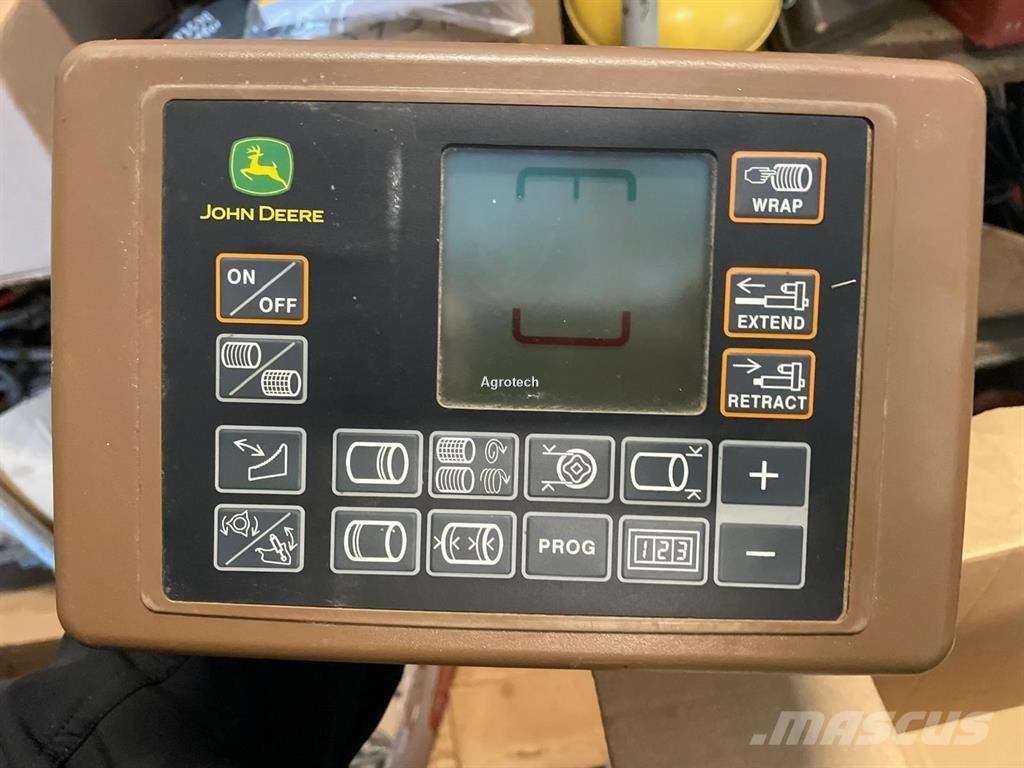 John Deere V451M Lisy na okrúhle balíky