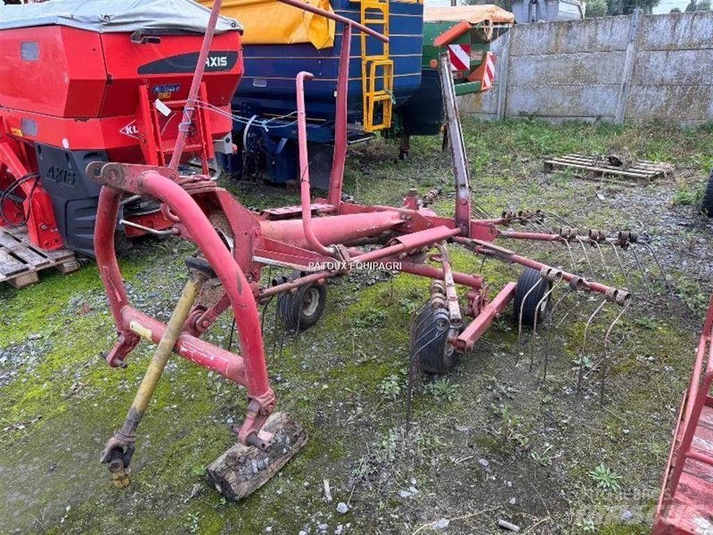 Kuhn GA300 Obracače a zhrabovače sena