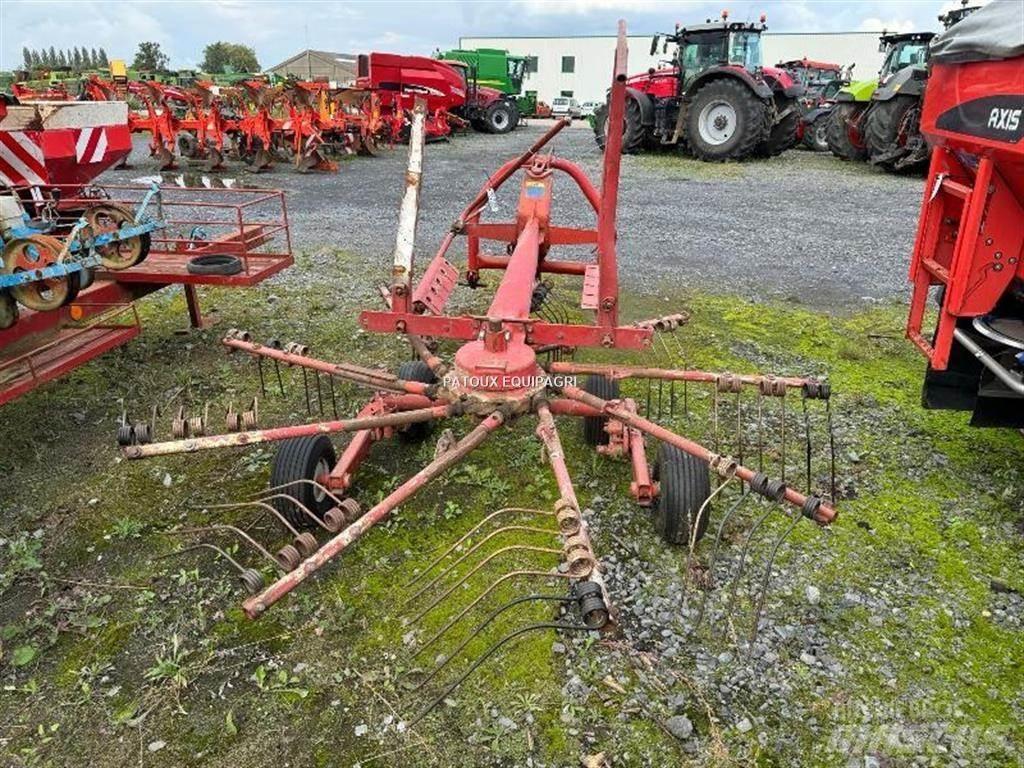 Kuhn GA300 Obracače a zhrabovače sena