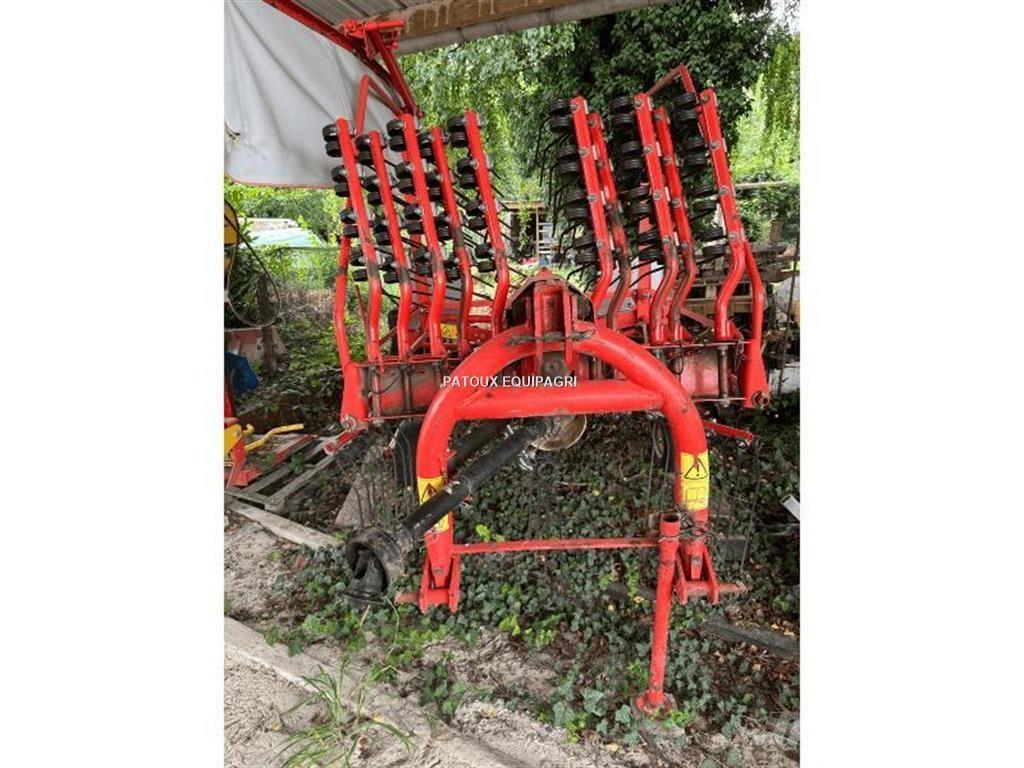 Kuhn GA4521GM Obracače a zhrabovače sena