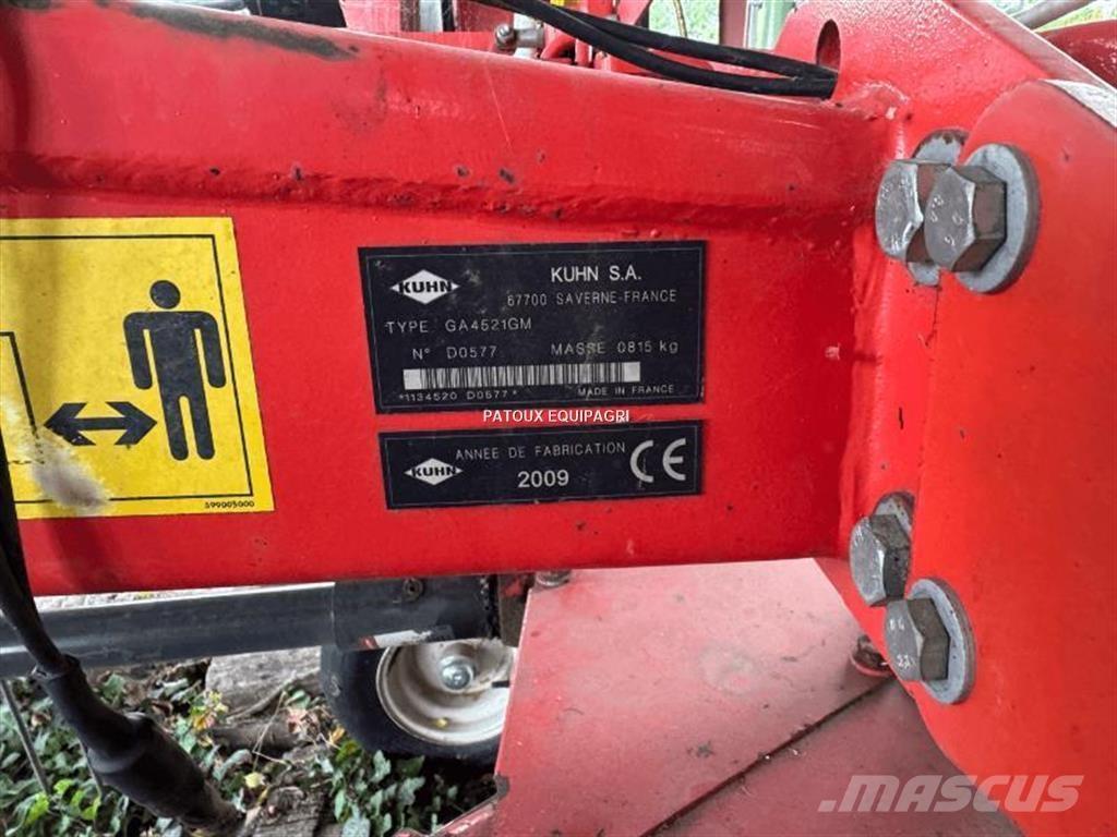 Kuhn GA4521GM Obracače a zhrabovače sena