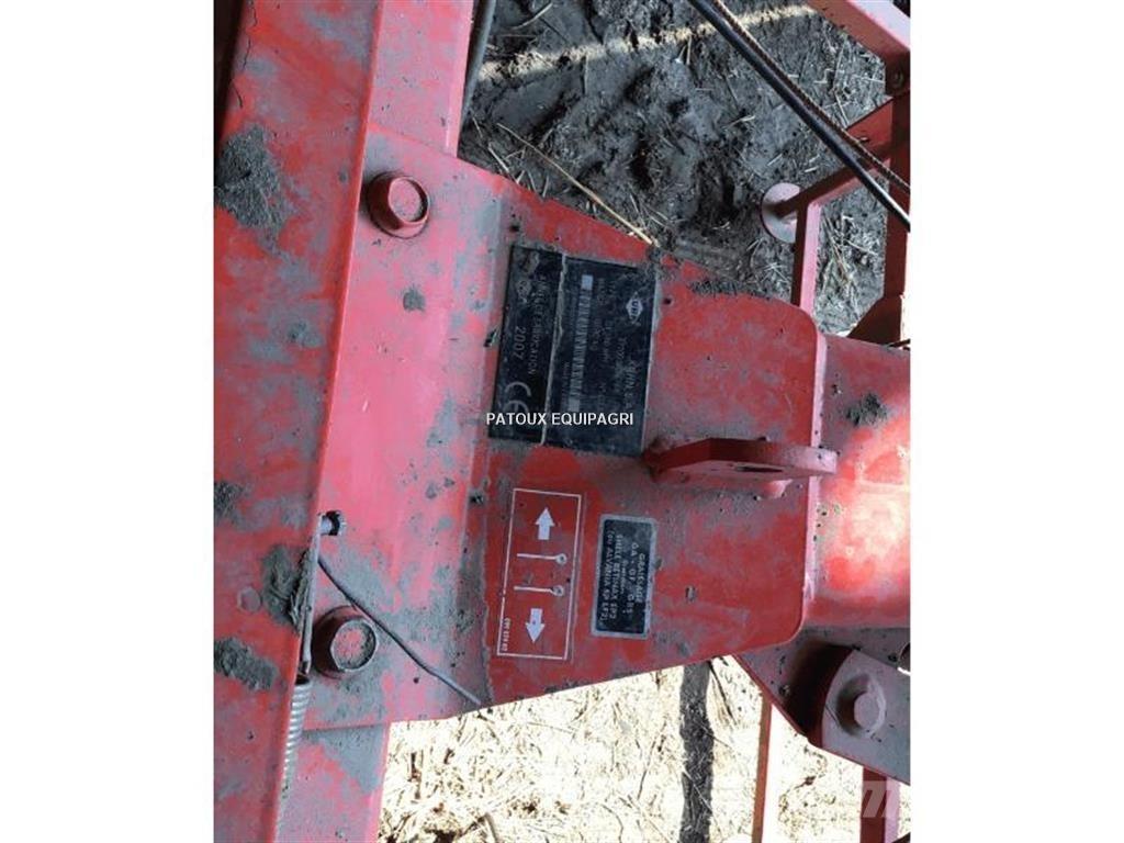Kuhn GF5801 Obracače a zhrabovače sena