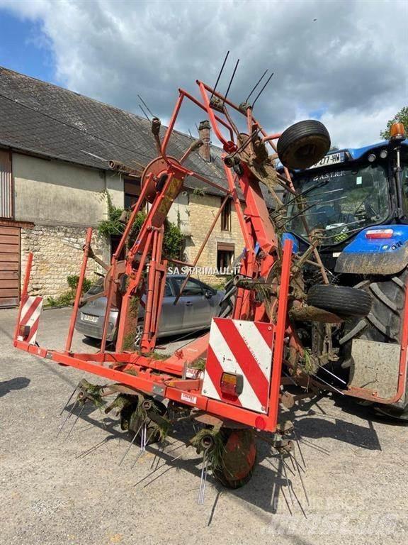 Kuhn GF6502 Obracače a zhrabovače sena