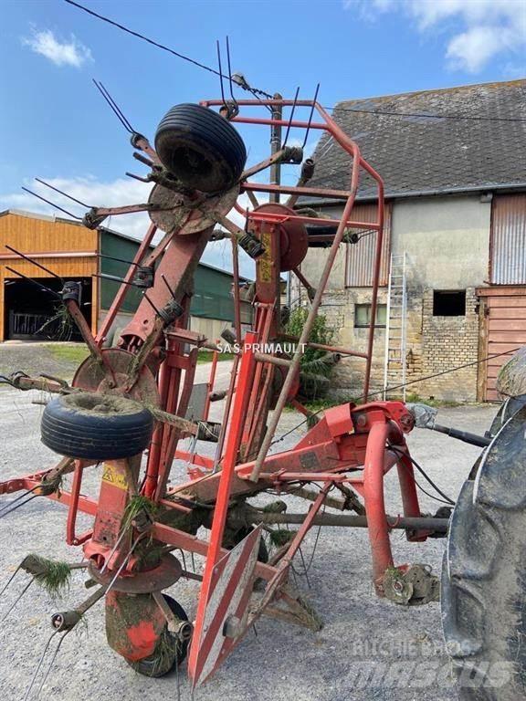 Kuhn GF6502 Obracače a zhrabovače sena