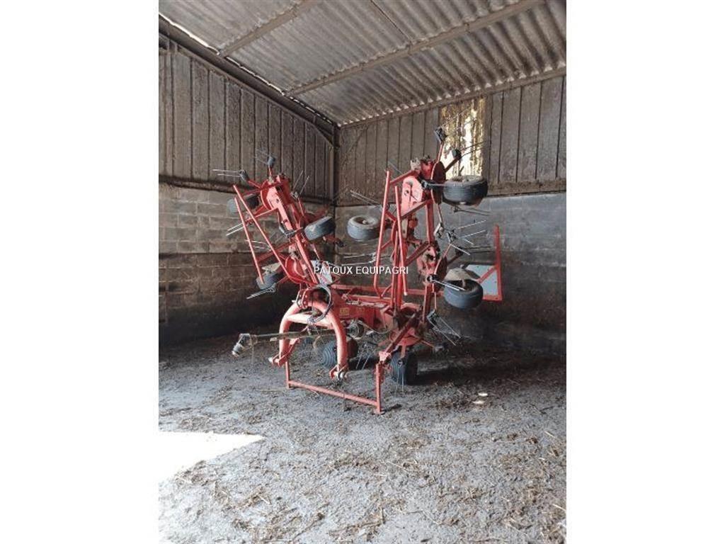 Kuhn GF7601MH Obracače a zhrabovače sena