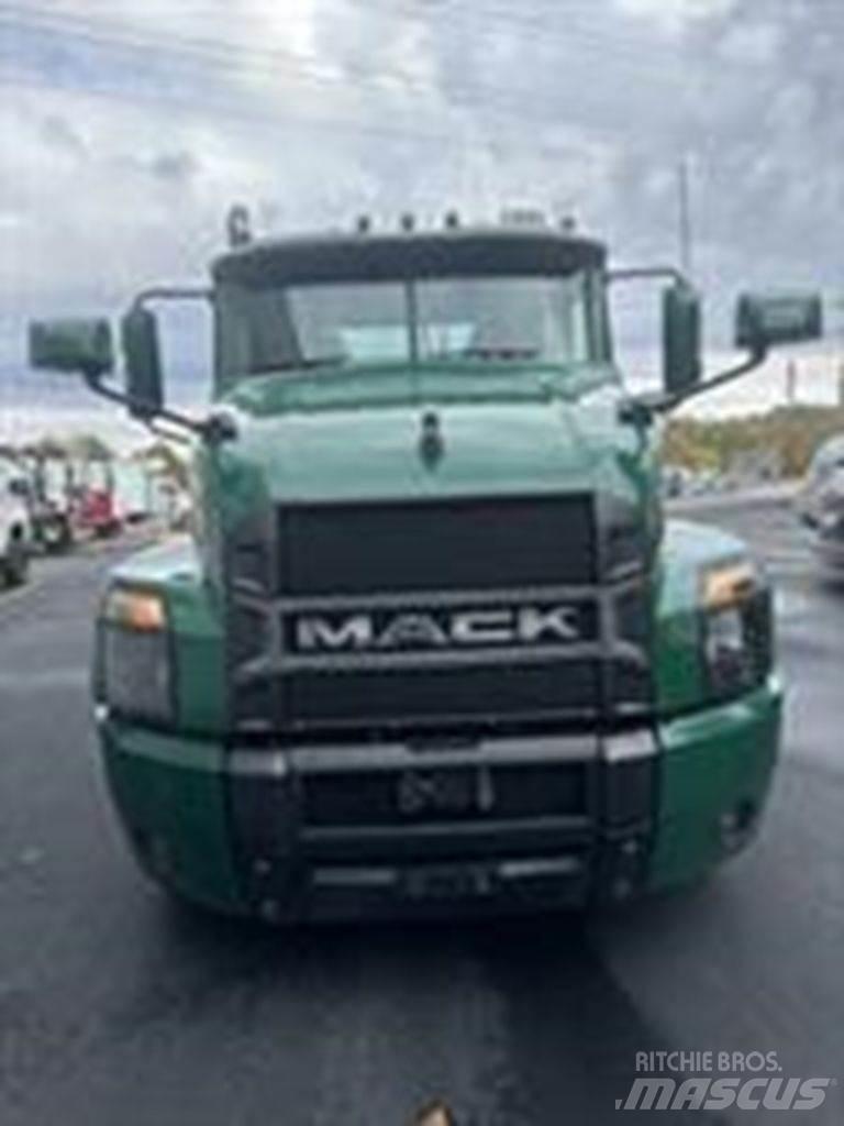 Mack AN64T Ťahače
