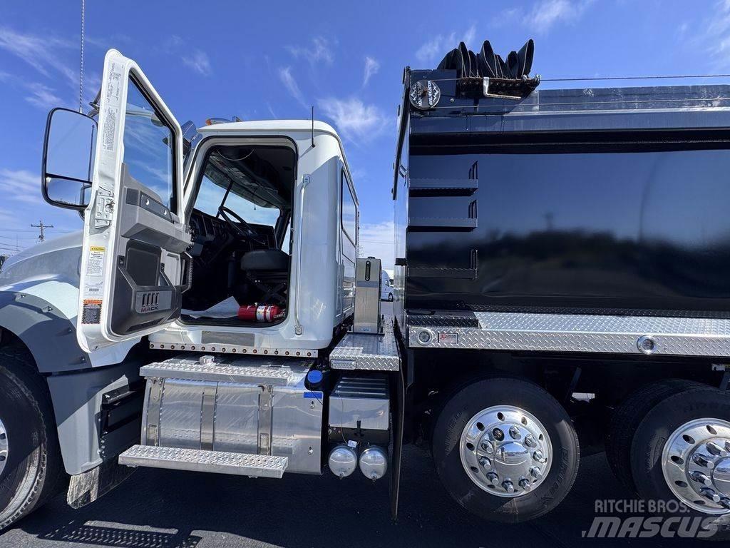 Mack GR64F Sklápače