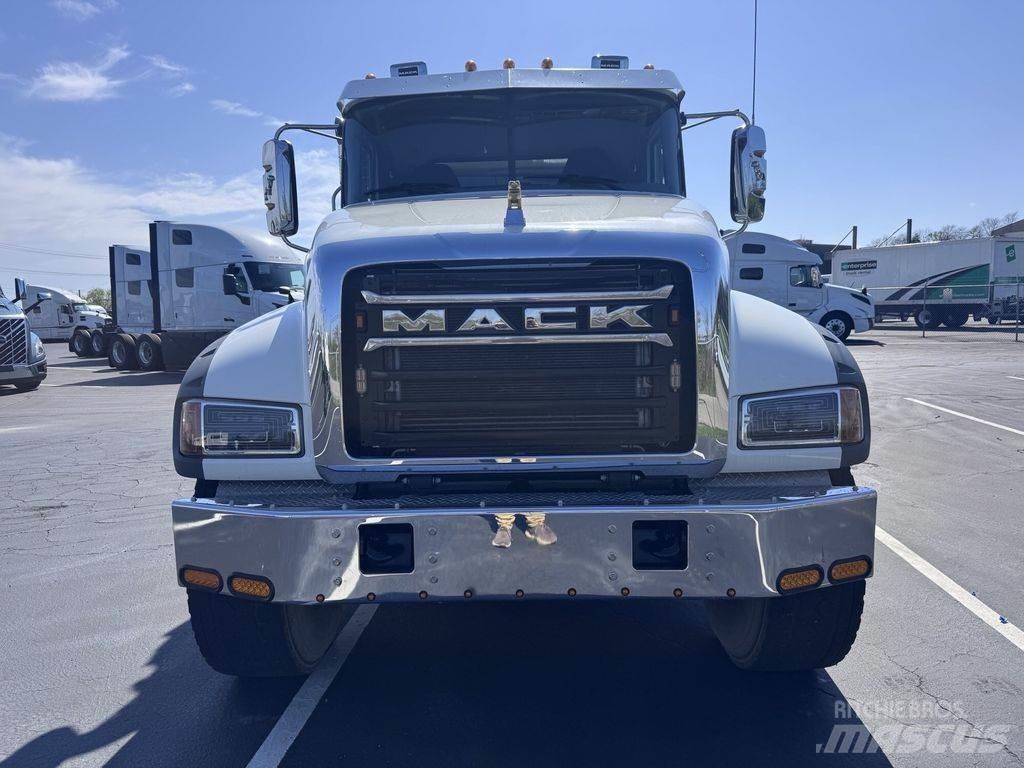 Mack GR64F Sklápače