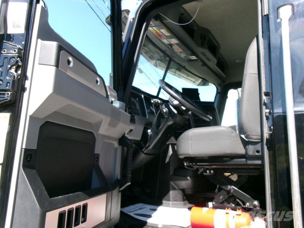 Mack GR64F Sklápače