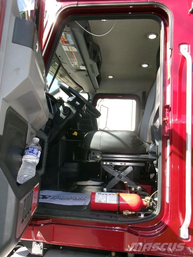 Mack GR64F Sklápače