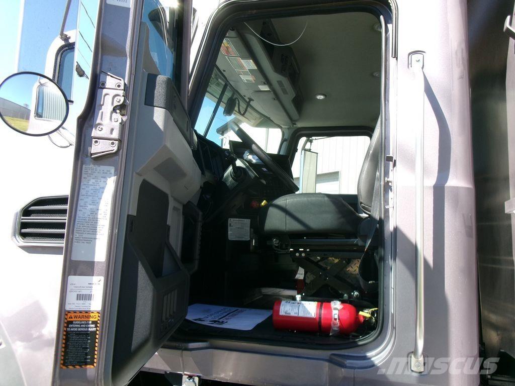 Mack GR64FR Sklápače