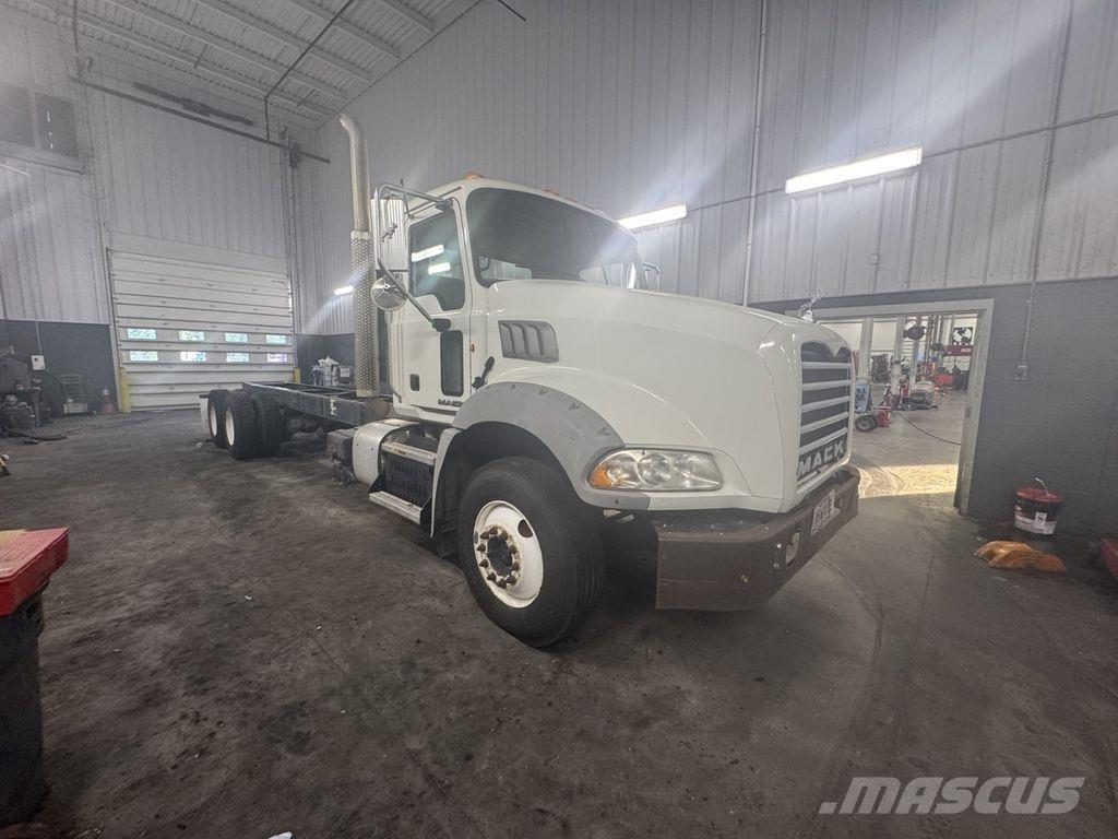 Mack GU813 Nákladné vozidlá bez nadstavby
