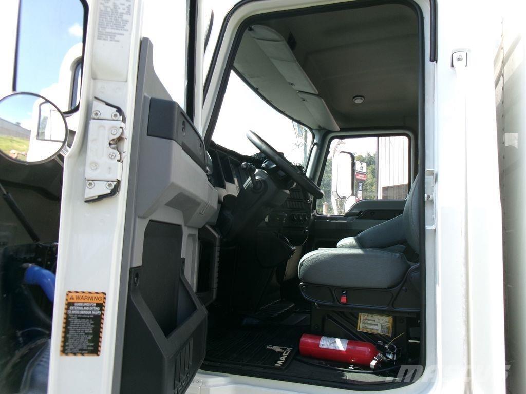 Mack MD6 Skriňová nadstavba