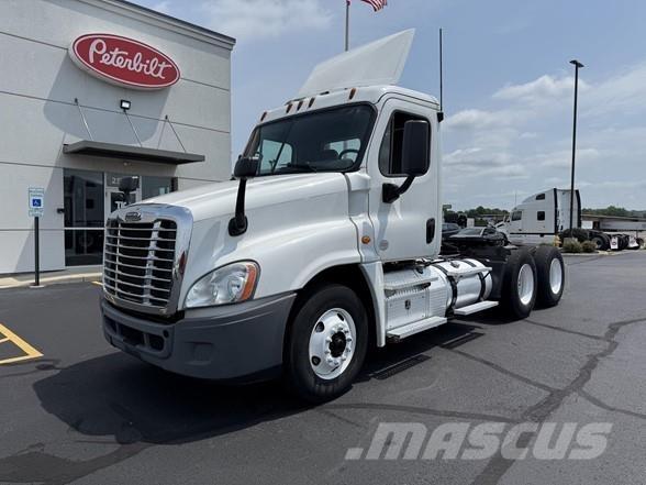 Freightliner CASCADIA 113 Ťahače