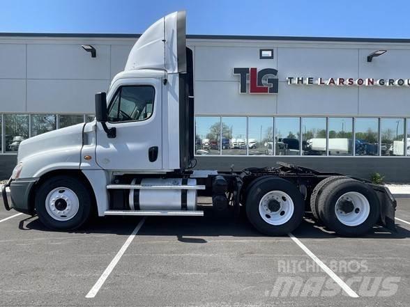 Freightliner CASCADIA 126 Ťahače