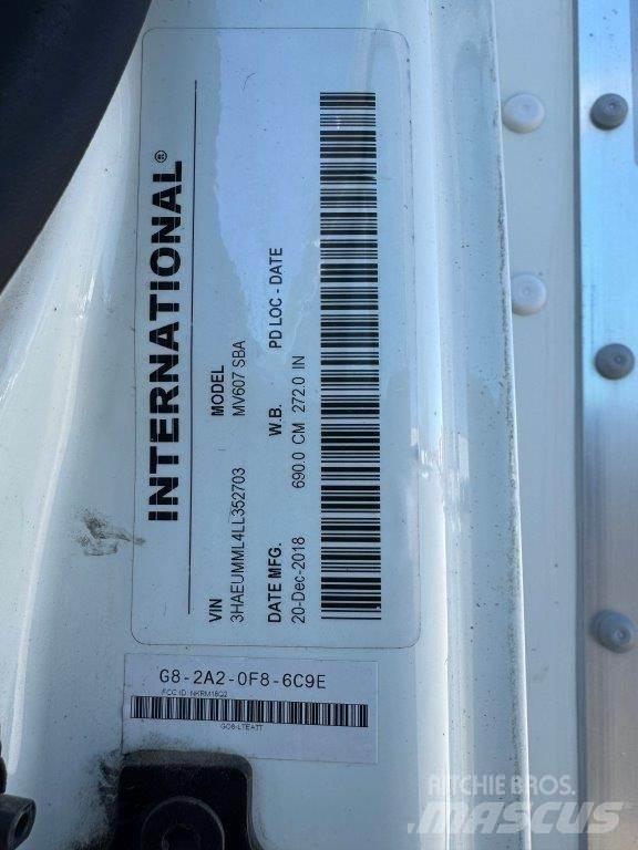 International MV Skriňová nadstavba