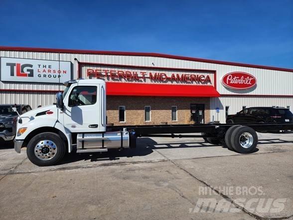 Peterbilt 536 Nákladné vozidlá bez nadstavby