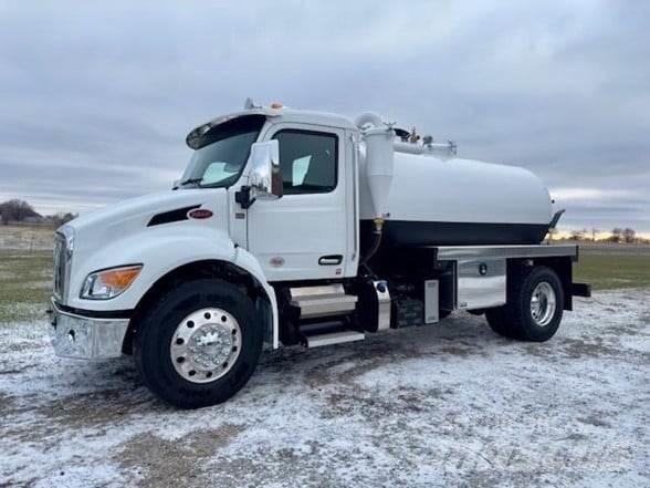 Peterbilt 536 Cisternové nákladné vozidlá