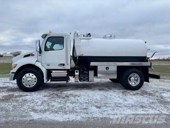 Peterbilt 536 Cisternové nákladné vozidlá