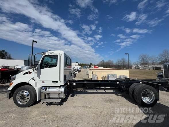 Peterbilt 536 Nákladné vozidlá bez nadstavby
