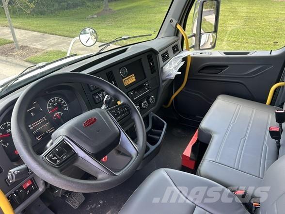 Peterbilt 536 Skriňová nadstavba