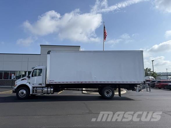 Peterbilt 536 Skriňová nadstavba