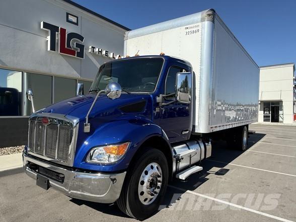 Peterbilt 537 Skriňová nadstavba