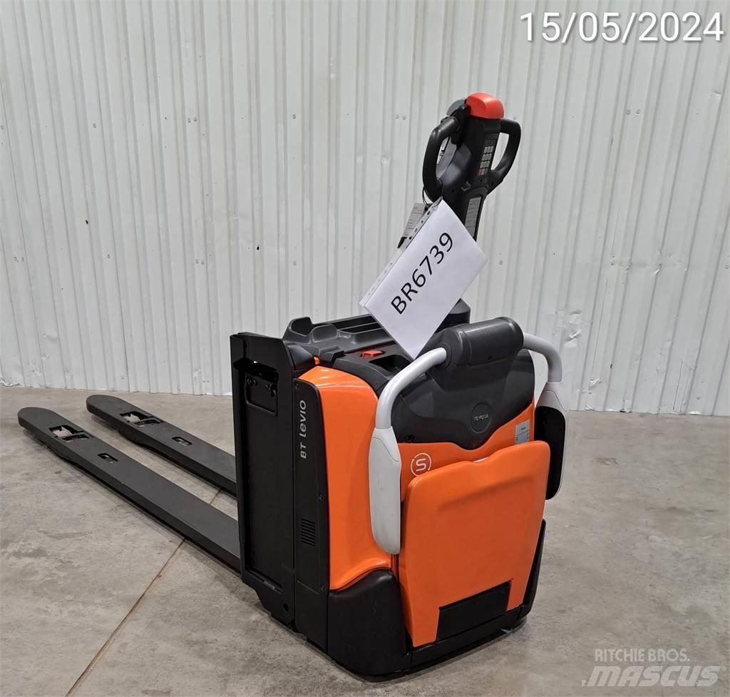 BT LPE200/8 Ručný paletový vozík