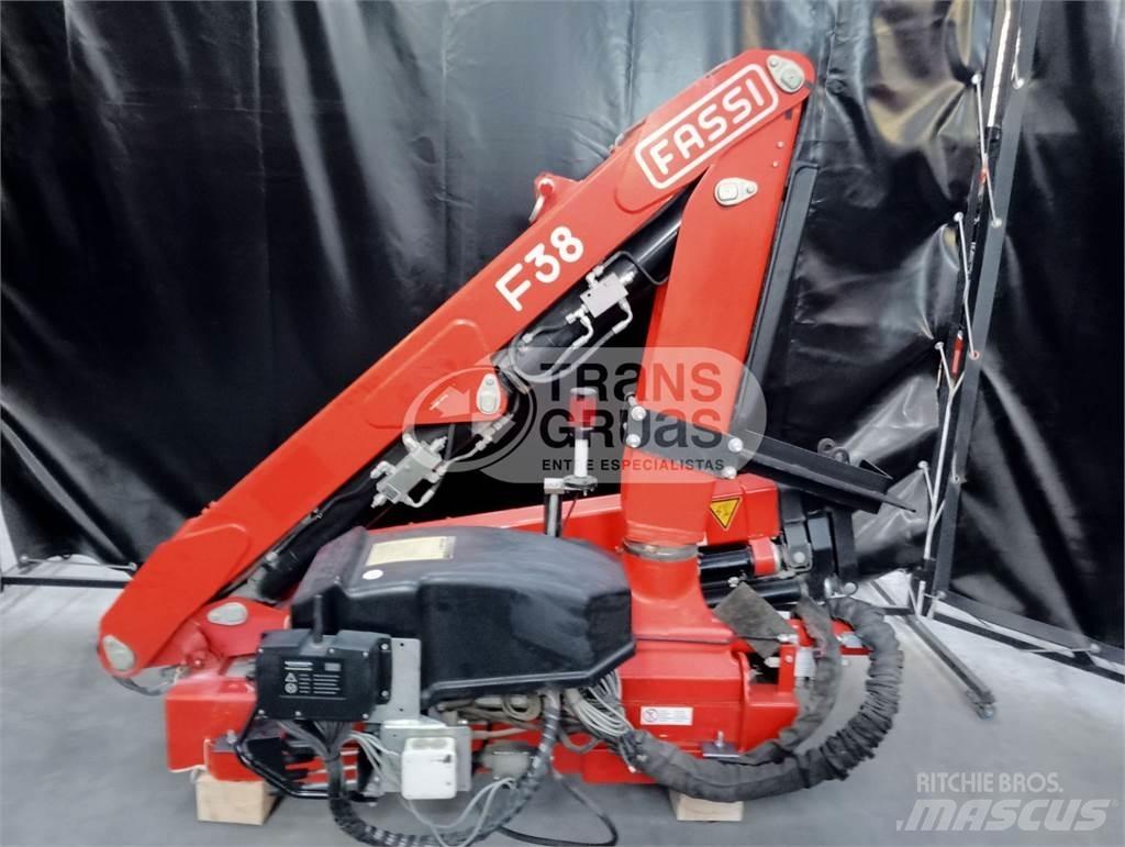 Fassi F38AF Nakladacie žeriavy